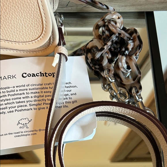 Coachtopia Ivory Leather Crossbody Bag - Picture 4 of 11